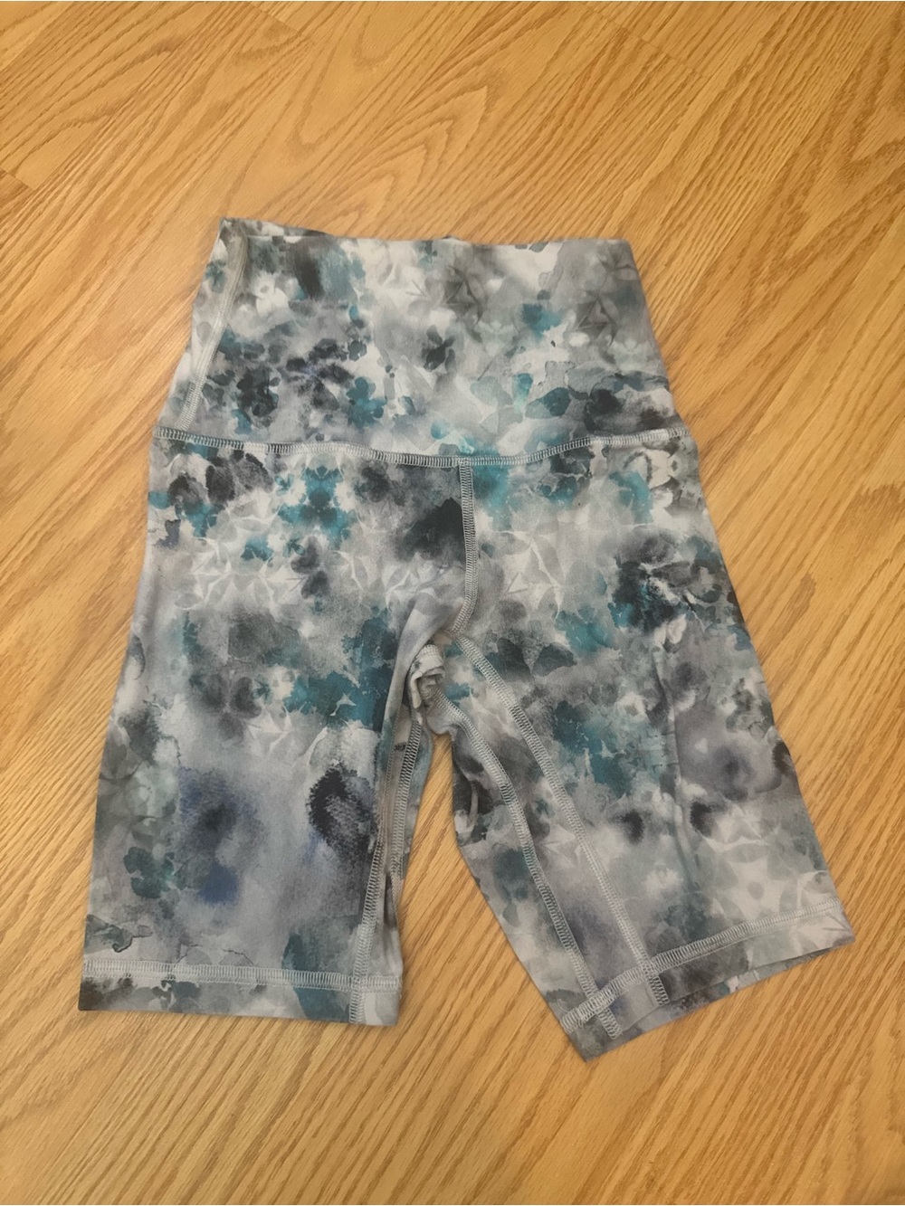 Lululemon High-Waist Active Bike Shorts in Teal Gray Print